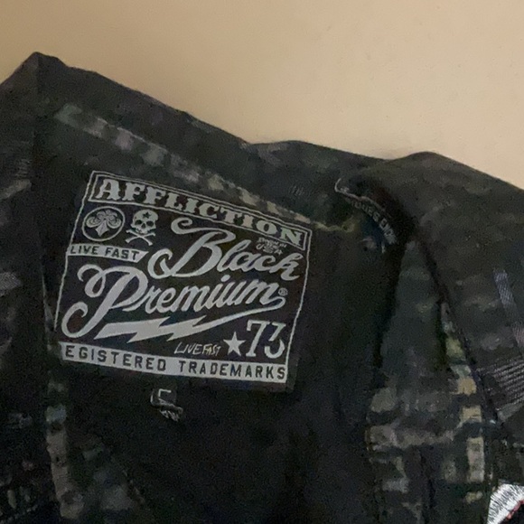 Used - Picture 2 of 6